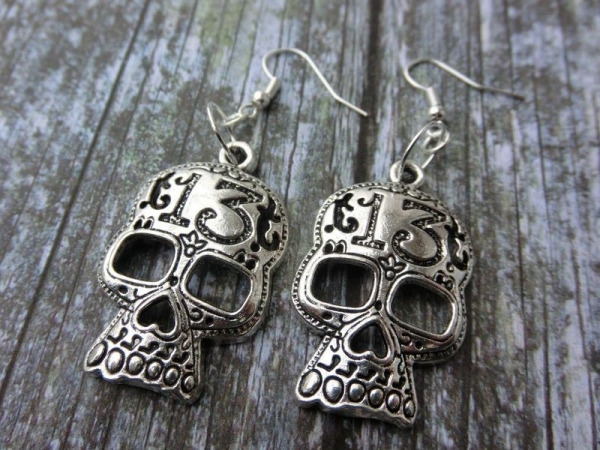 Skull Anhänger Ohrringe silberfarben Vintage Optik